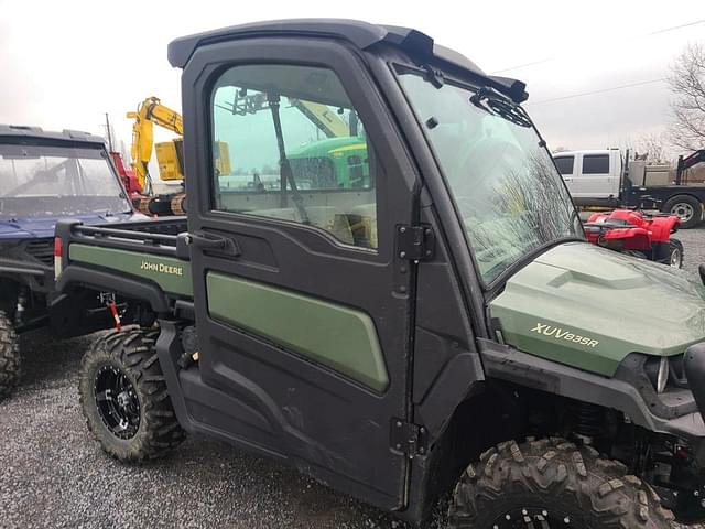 Image of John Deere XUV 835R equipment image 4