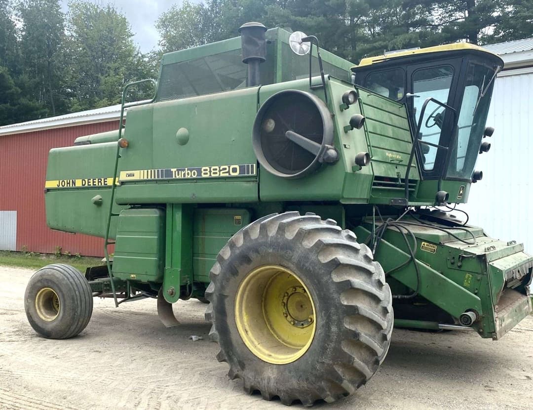 Image of John Deere 8820 Image 0