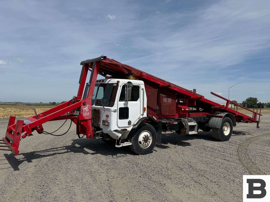 Image of Peterbilt 320 Primary image