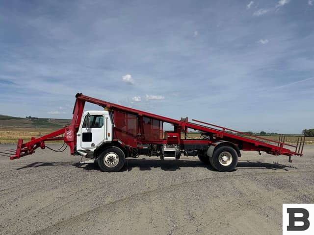 Image of Peterbilt 320 equipment image 2