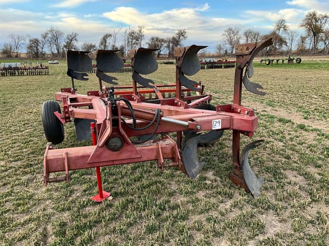 Image of International Harvester 165 equipment image 1