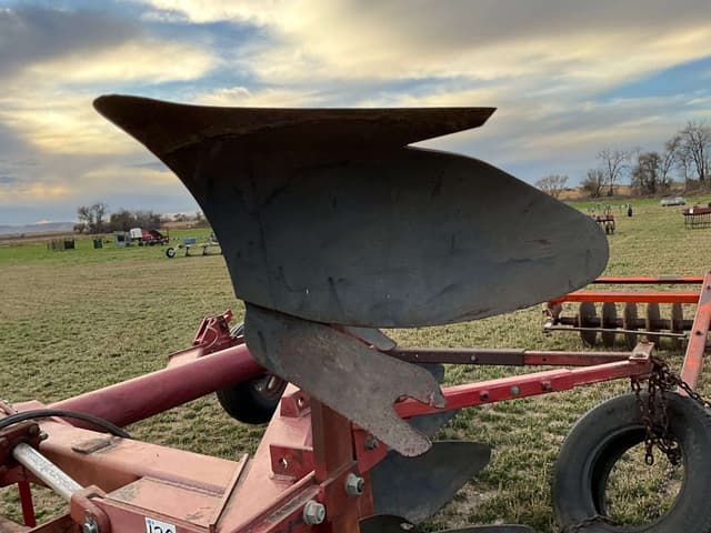 Image of International Harvester 165 equipment image 4