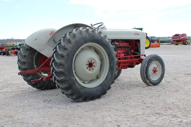 Image of Ford 850 equipment image 2