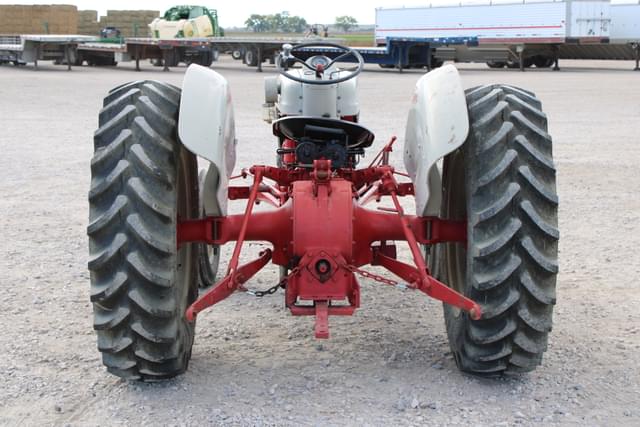 Image of Ford 850 equipment image 3