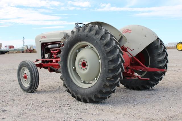 Image of Ford 850 equipment image 4