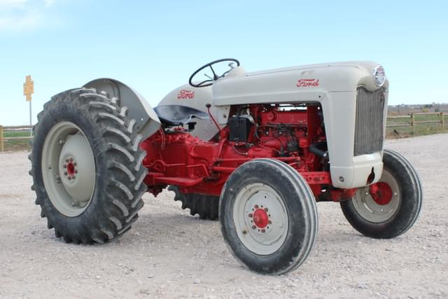 Image of Ford 850 equipment image 1