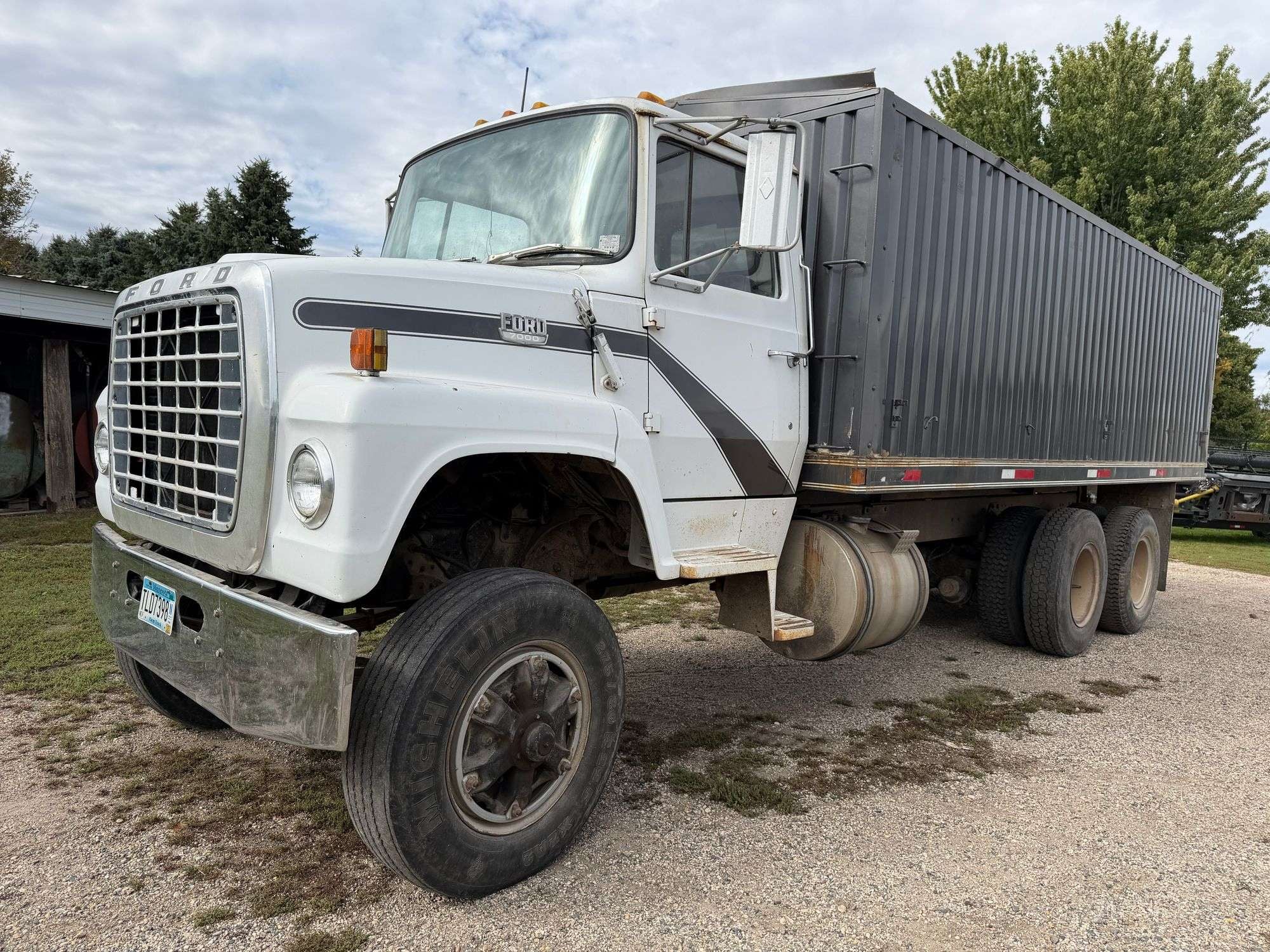 1984 Ford F7000 Equipment Image0