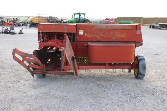 Image of New Holland Hayliner 315 equipment image 2