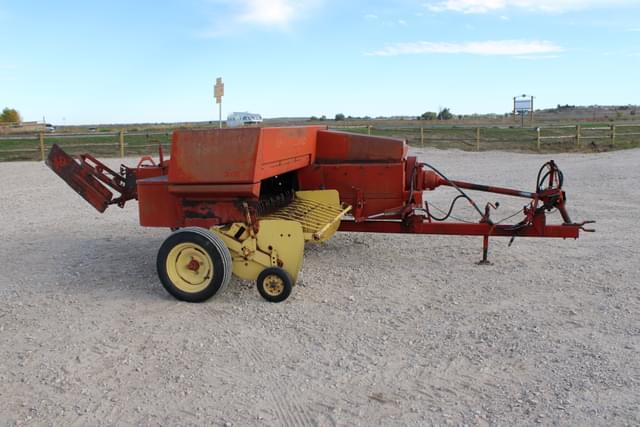 Image of New Holland Hayliner 315 equipment image 1