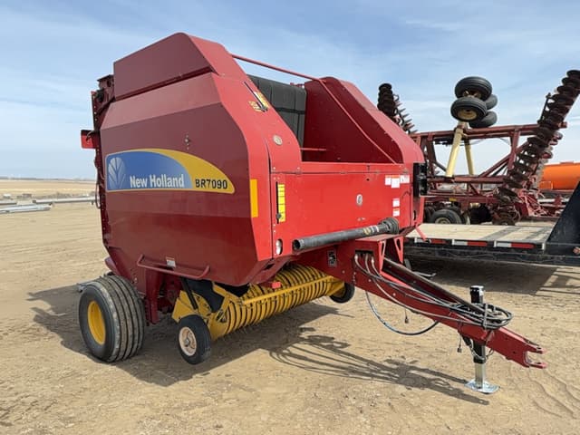 Image of New Holland BR7090 equipment image 4