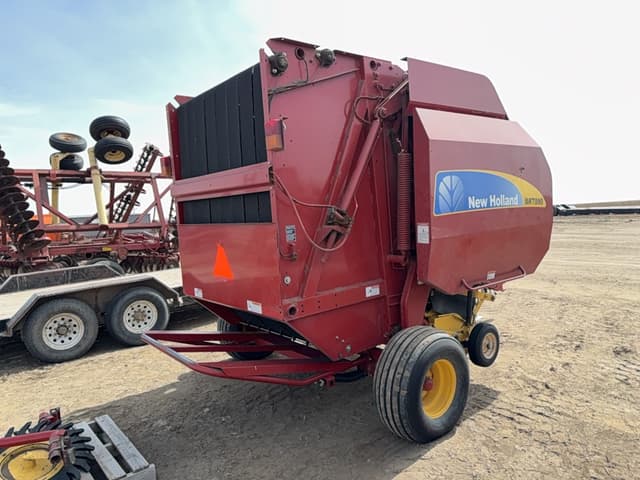 Image of New Holland BR7090 equipment image 3