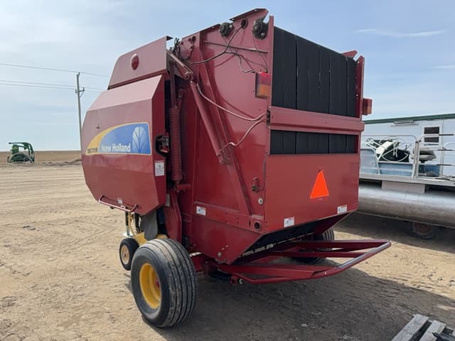 Image of New Holland BR7090 equipment image 1