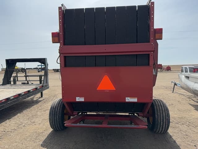 Image of New Holland BR7090 equipment image 2