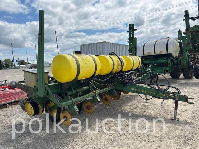 Image of John Deere 7000 equipment image 2