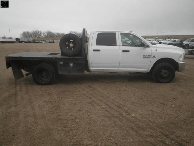 Image of Dodge Ram 3500 equipment image 3