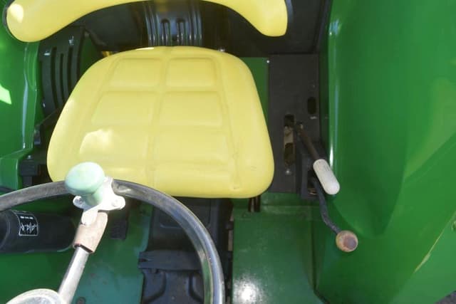 Image of John Deere 5500 equipment image 4