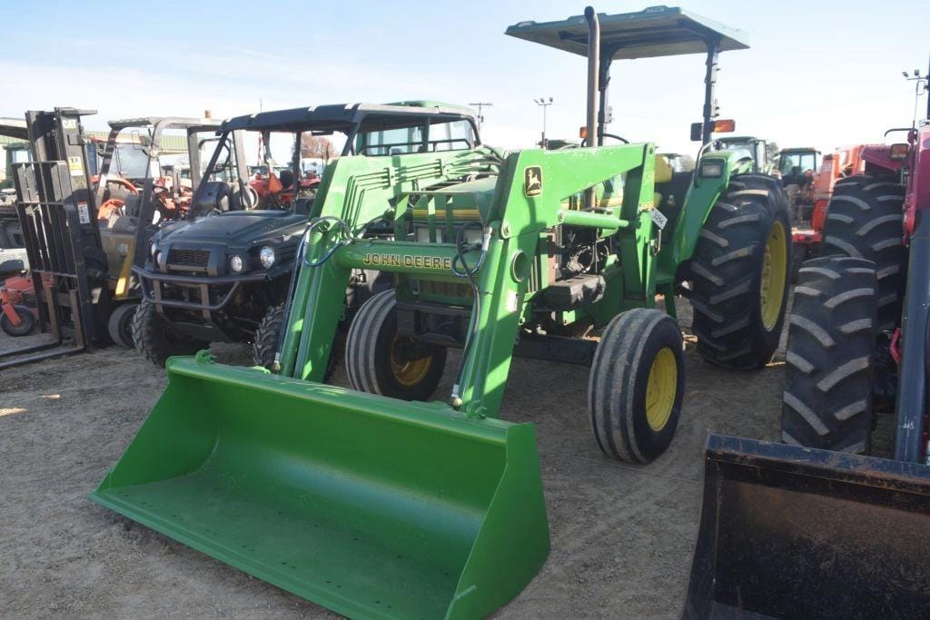 John Deere 5500 Equipment Image0