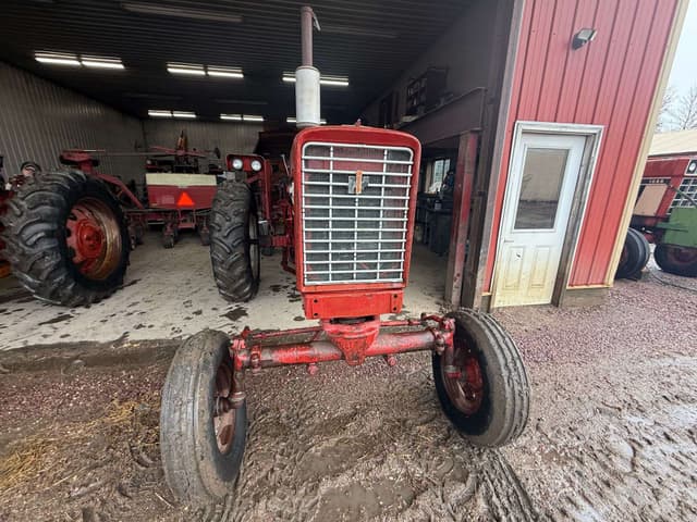 Image of International Harvester 656 equipment image 2