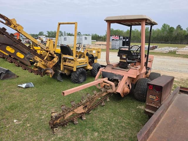 Image of Ditch Witch 2300 equipment image 2
