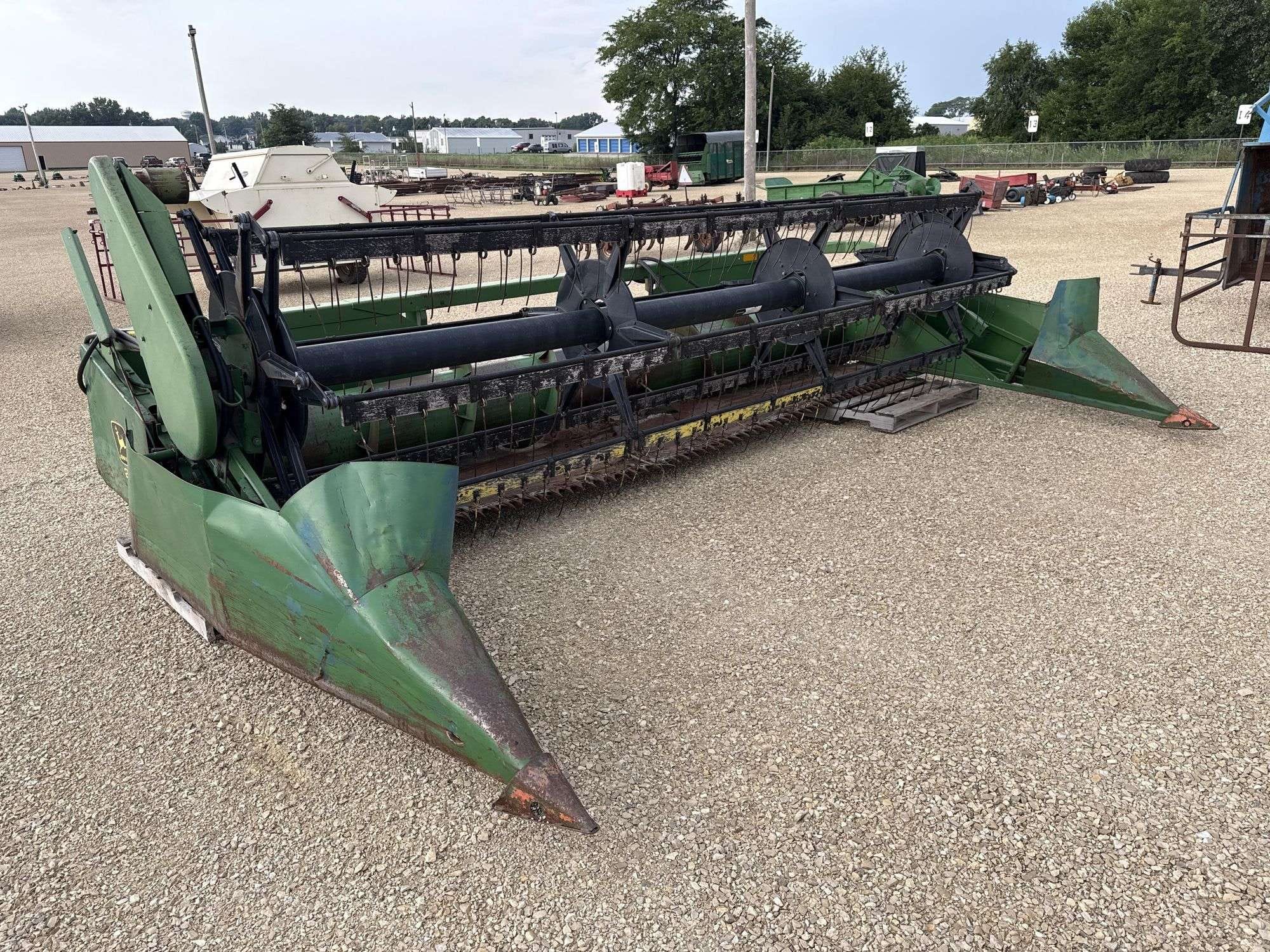 John Deere 216 Equipment Image0