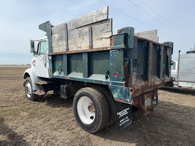 Image of International 810 equipment image 1