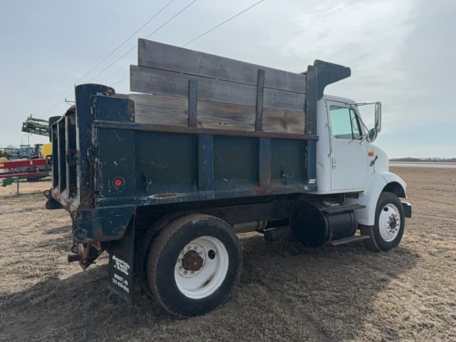 Image of International 810 equipment image 3