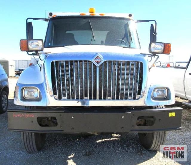 Image of International 7400 equipment image 4