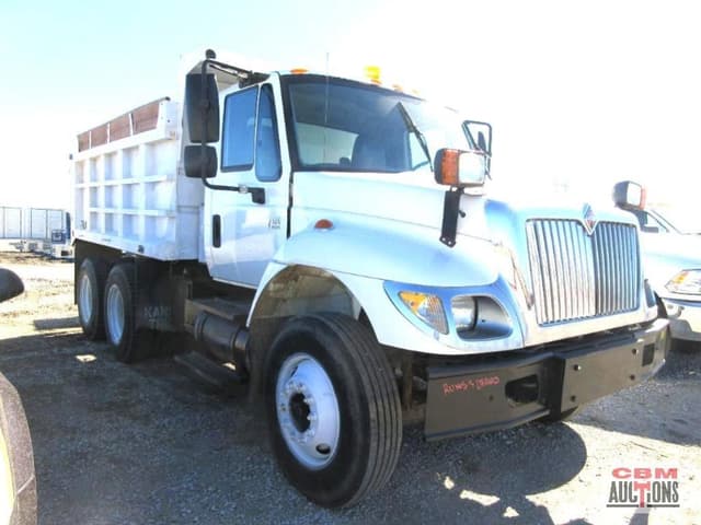 Image of International 7400 equipment image 1