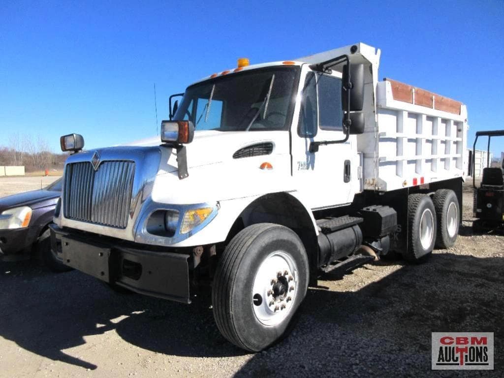 Image of International 7400 Primary image