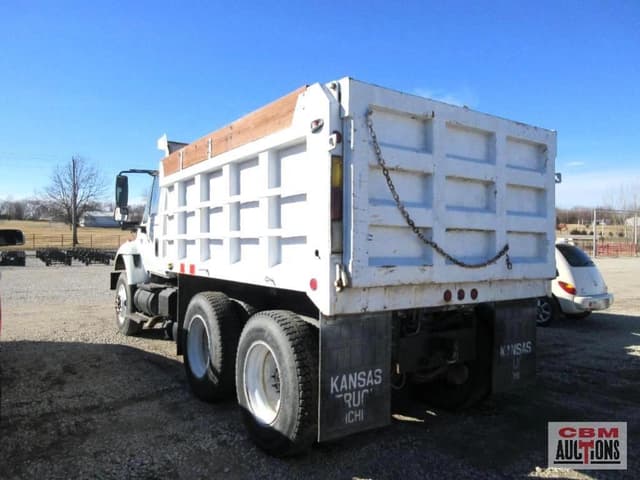 Image of International 7400 equipment image 3