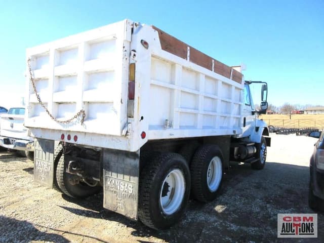 Image of International 7400 equipment image 2