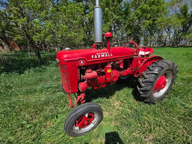 Image of Farmall A equipment image 1