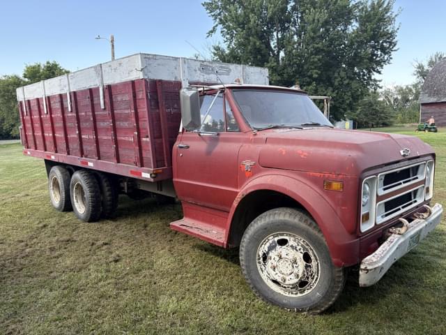 Image of Chevrolet C50 equipment image 1
