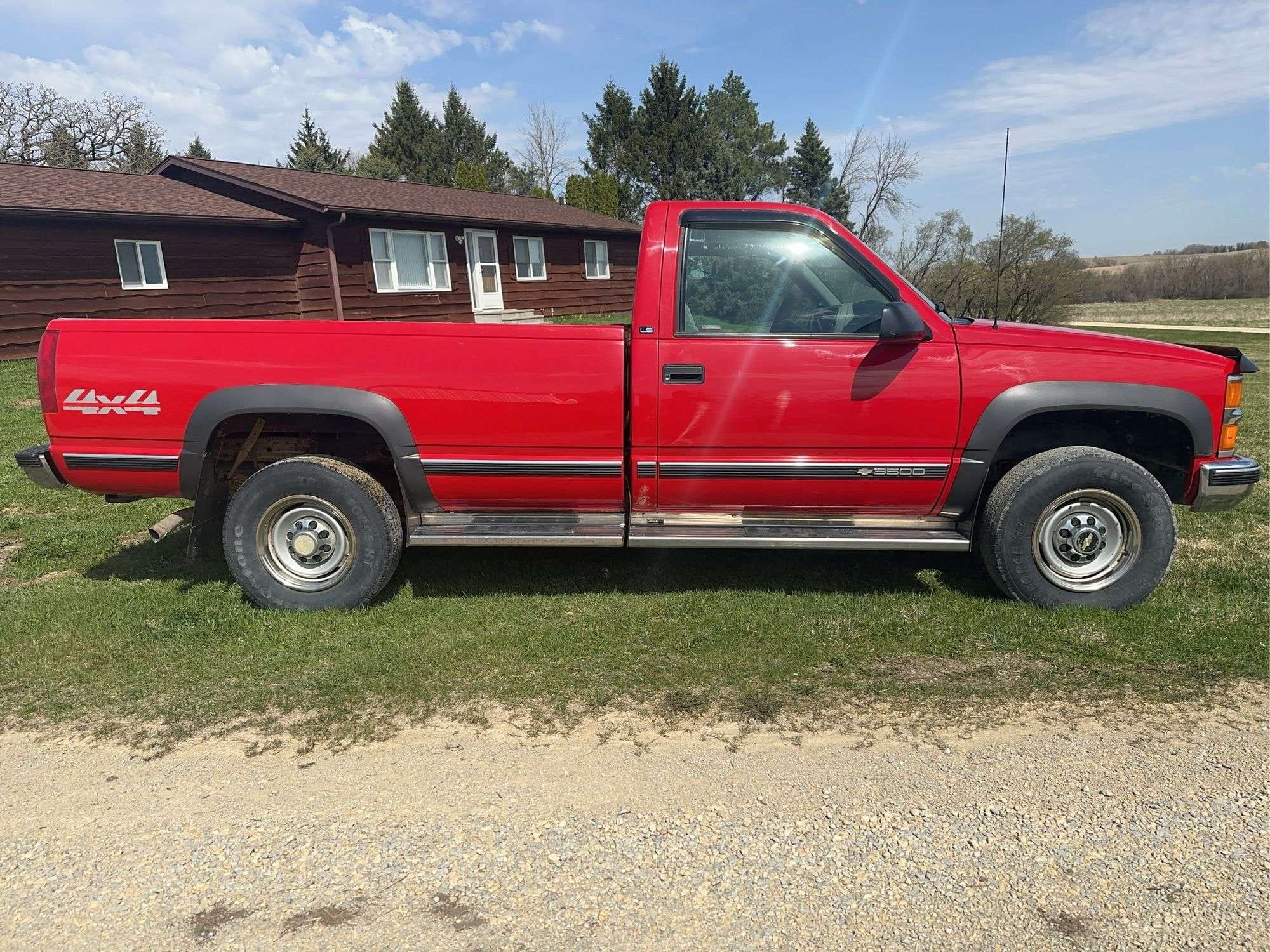 2000 Chevrolet 3500 Equipment Image0