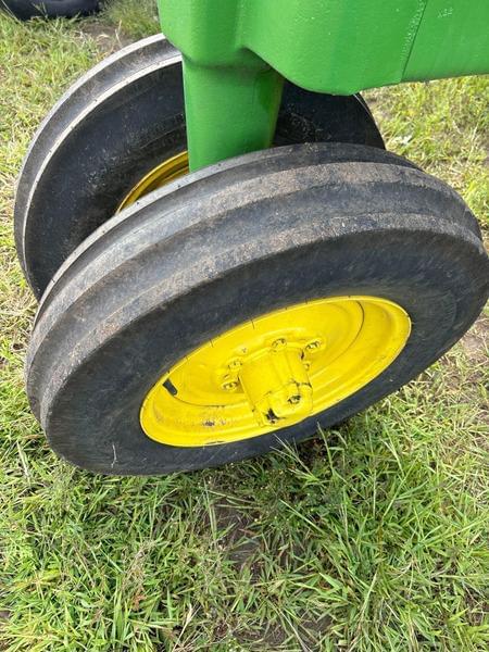 Image of John Deere A equipment image 2