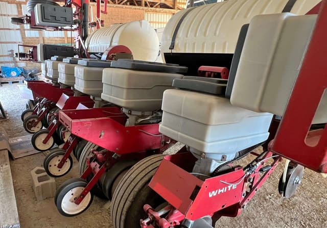 Image of White 5100 equipment image 3