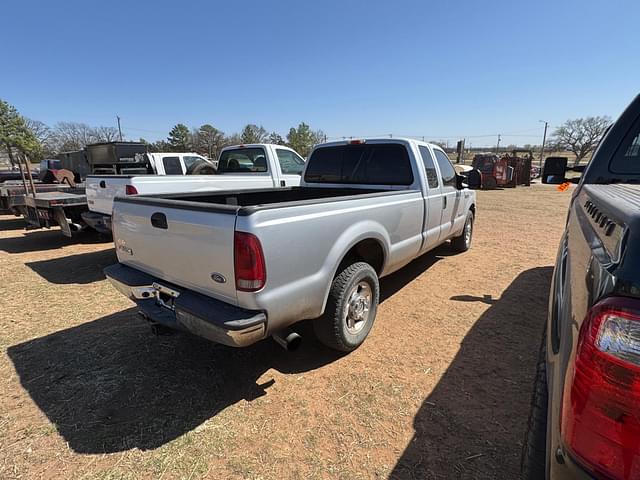 Image of Ford F-250 equipment image 3