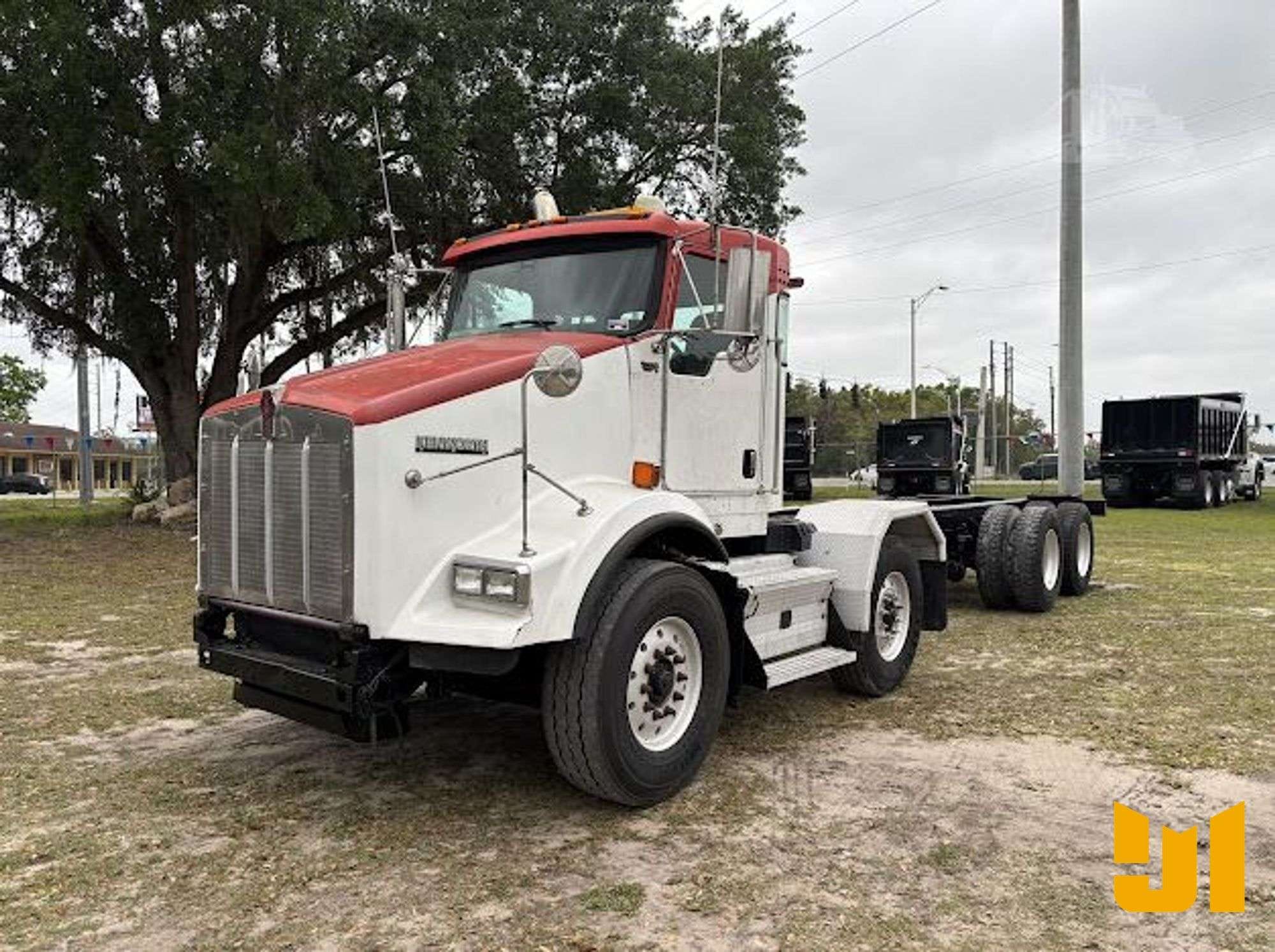 2011 Kenworth T800 Equipment Image0