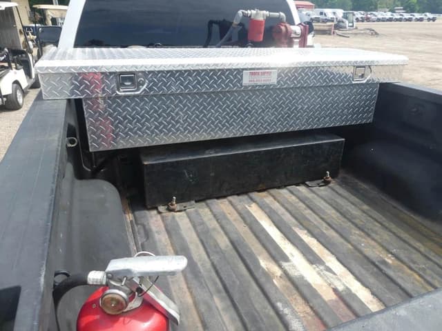 Image of GMC 2500HD equipment image 4