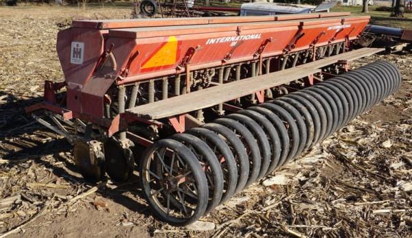 Main image International Harvester 100