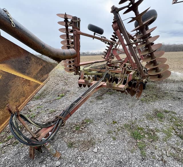 Image of International Harvester 496 equipment image 2