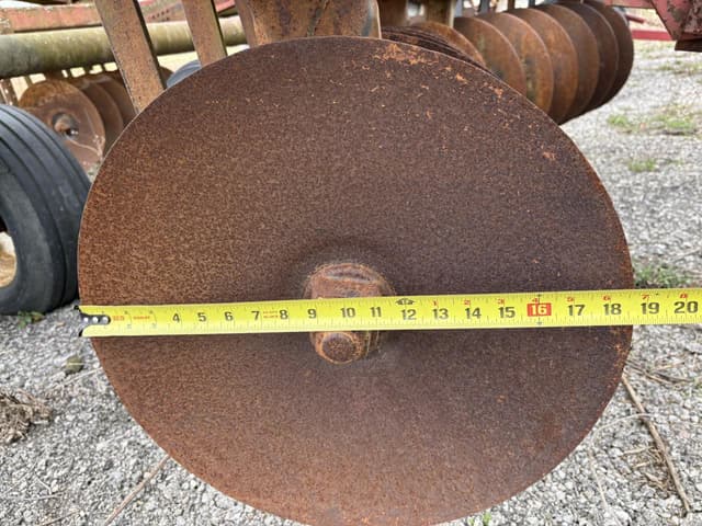 Image of International Harvester 496 equipment image 4