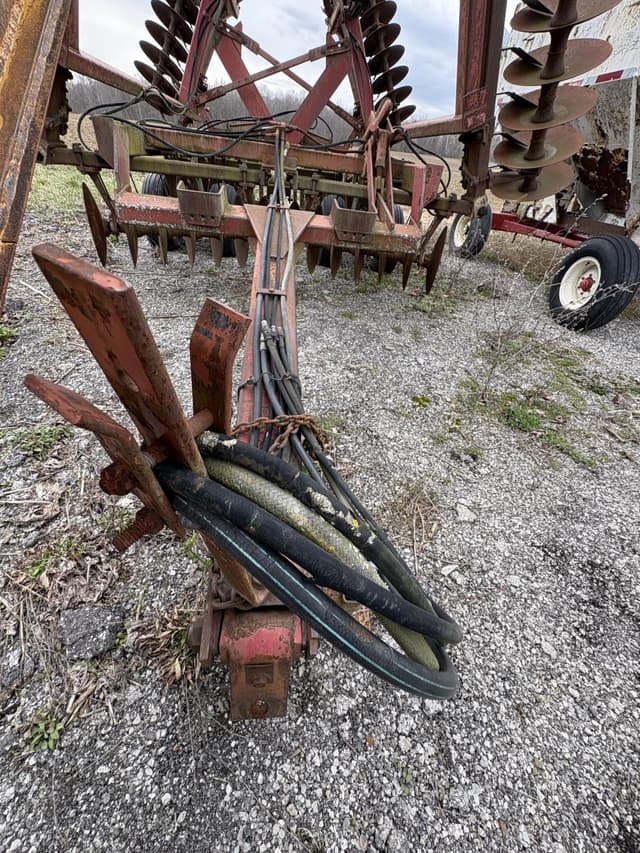 Image of International Harvester 496 equipment image 3