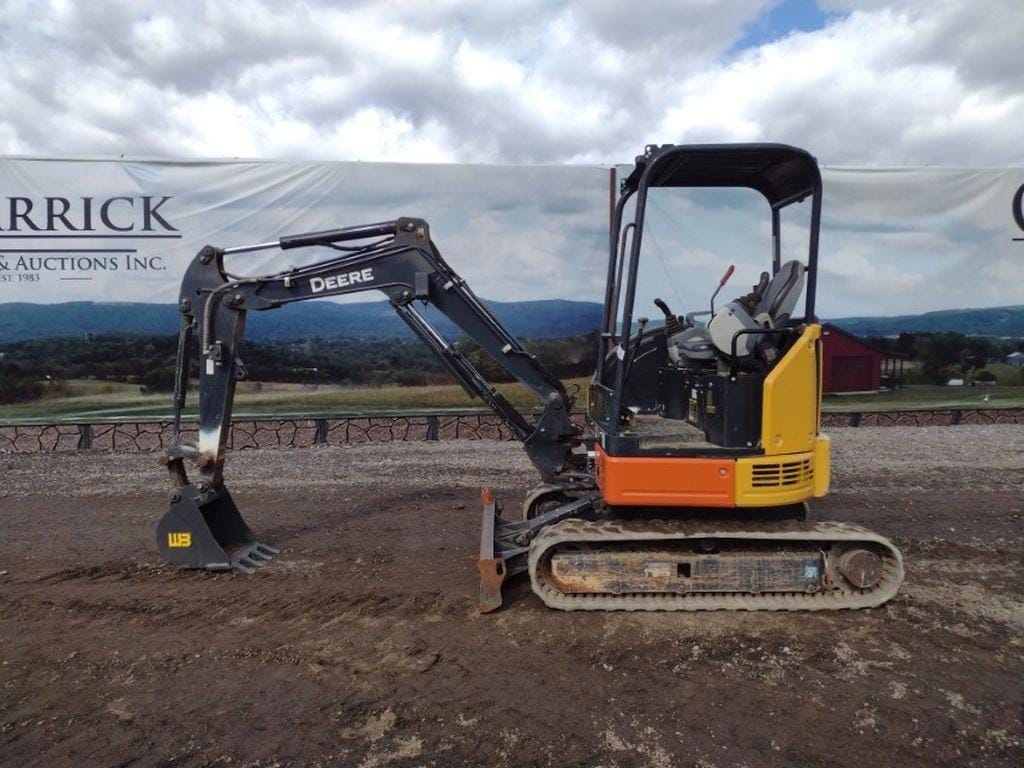 2022 John Deere 26G Equipment Image0