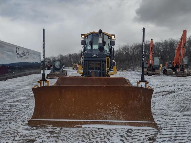 Image of John Deere 700L LGP equipment image 1