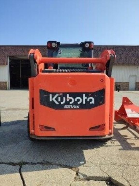 2022 Kubota SSV65 Equipment Image0