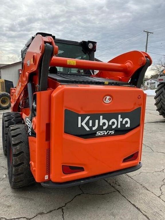 Image of Kubota SSV75 equipment image 3