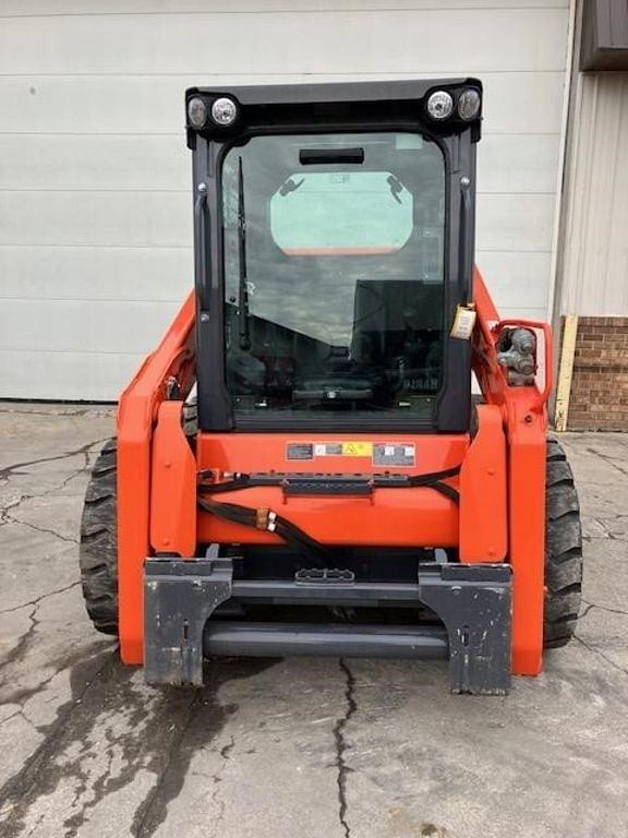 Image of Kubota SSV75 equipment image 1