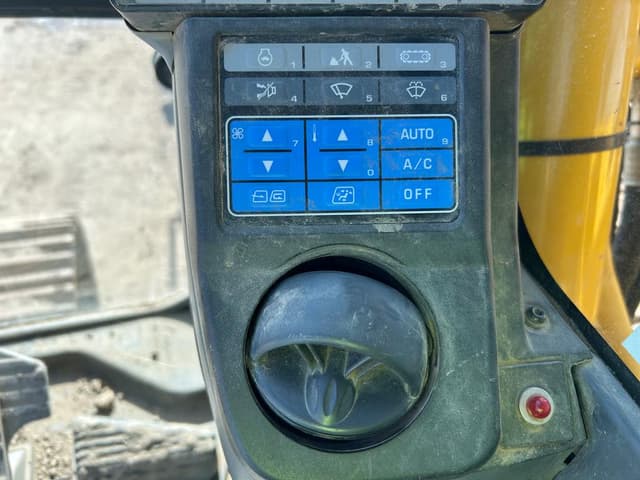 Image of Komatsu PC490LC-11 equipment image 4