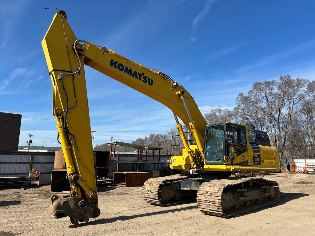 2022 Komatsu PC490LC-11 Equipment Image0